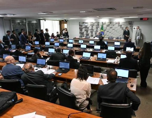 Comissão do Senado aprova projeto que proíbe publicidade e patrocínio de apostas esportivas