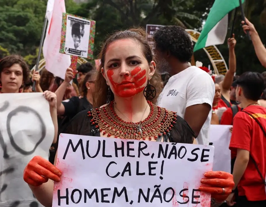 Brasil registra recorde de feminicídios em 2025, com 1.518 vítimas
