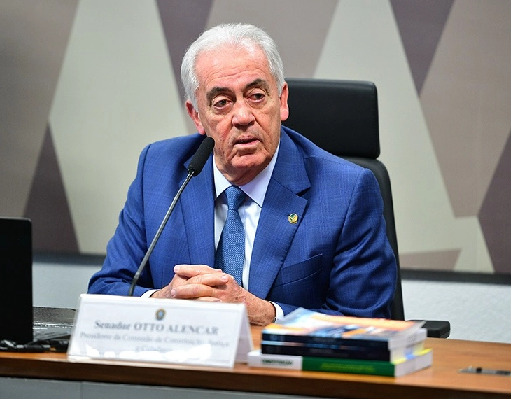 Otto Alencar recebe alta após procedimento cardíaco em Salvador