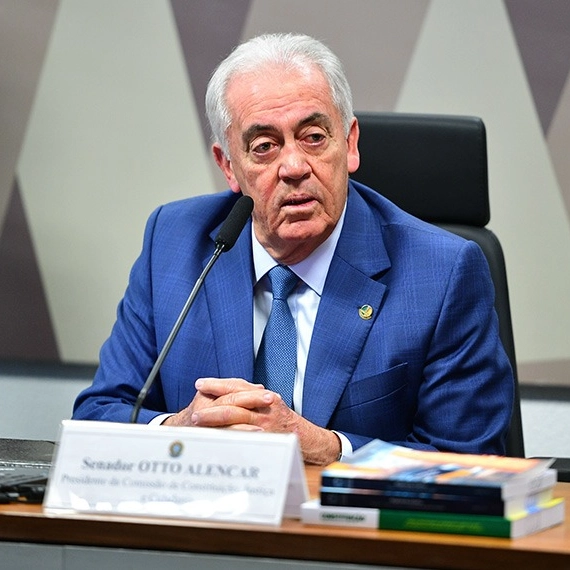 Otto Alencar recebe alta após procedimento cardíaco em Salvador