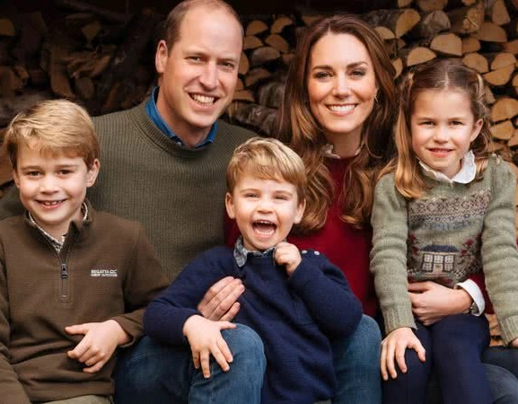 Segundo na linha de sucessão, filho de William e Kate Middleton passará a viajar longe dos irmãos