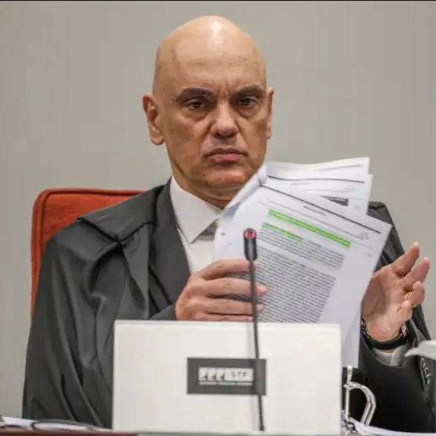 Moraes dá 48 horas para PGR opinar sobre explicações de Bolsonaro