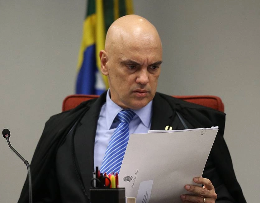 Alexandre de Moraes autoriza Bolsonaro a deixar prisão domiciliar para exames médicos