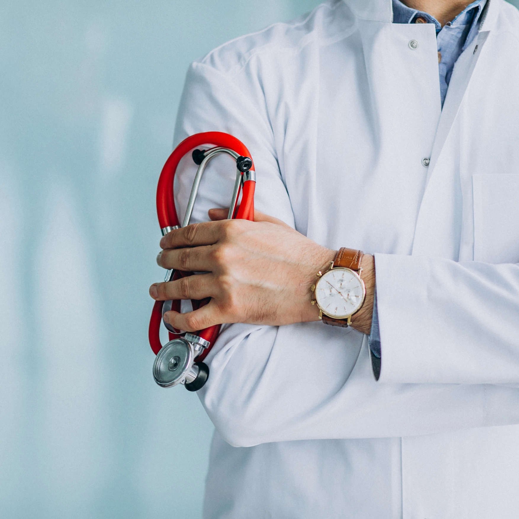 Programa oferece bolsas em curso de medicina para estudantes de baixa renda; entenda