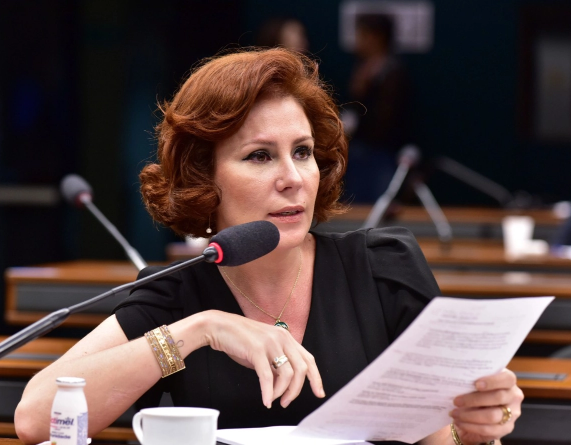 Deputada Carla Zambelli é presa em Roma após denúncia de deputado italiano