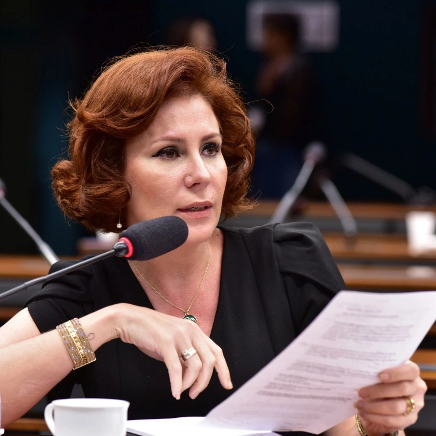 Deputada Carla Zambelli é presa em Roma após denúncia de deputado italiano
