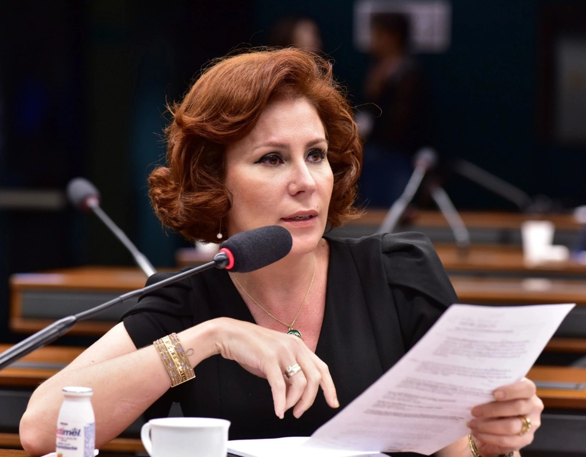 Carla Zambelli seguirá presa em Roma até extradição para o Brasil, decide Justiça italiana